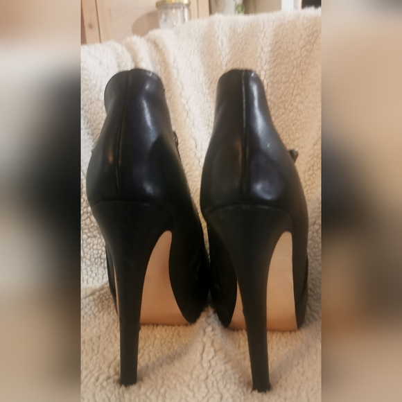 Black Aldo stiletto bootie - Picture 3 of 4